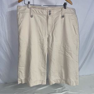GAP Bermuda Short/Capri, Light Tan, Size 18